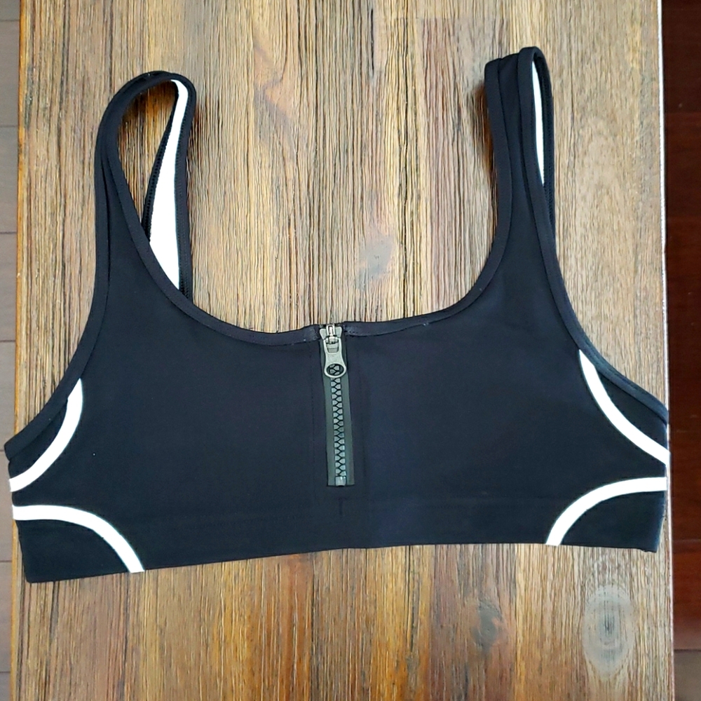 Lululemon black and white sports bra with zipper
